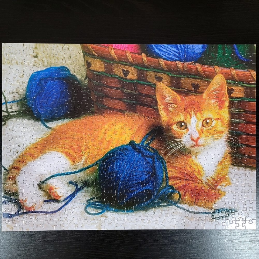 Sure-Lox Tabby Cat with Yarn 500 Piece Jigsaw Puzzle with Back image